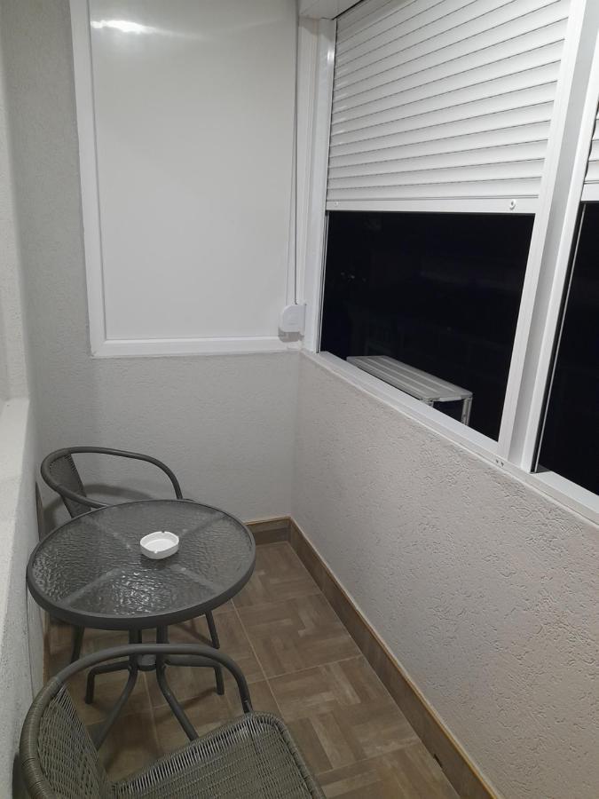 Holiday Apartaments 2 Nis Bagian luar foto