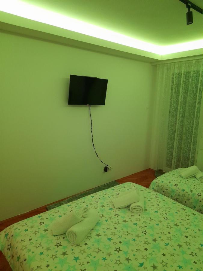 Holiday Apartaments 2 Nis Bagian luar foto