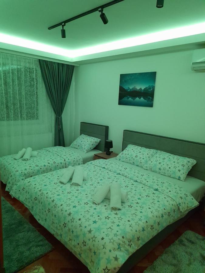 Holiday Apartaments 2 Nis Bagian luar foto