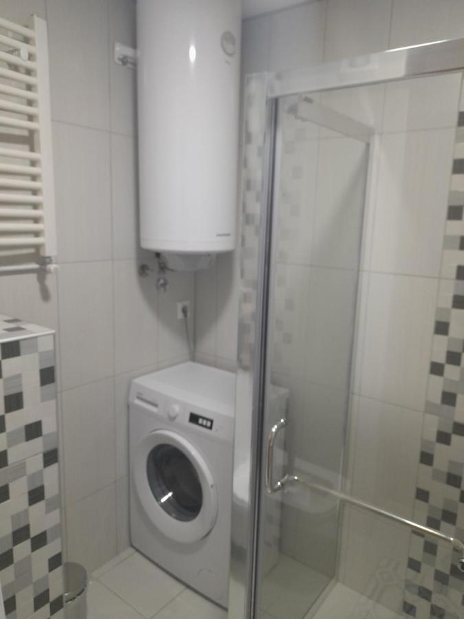Holiday Apartaments 2 Nis Bagian luar foto